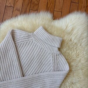 Uniqlo Cream Turtleneck Knit Sweater